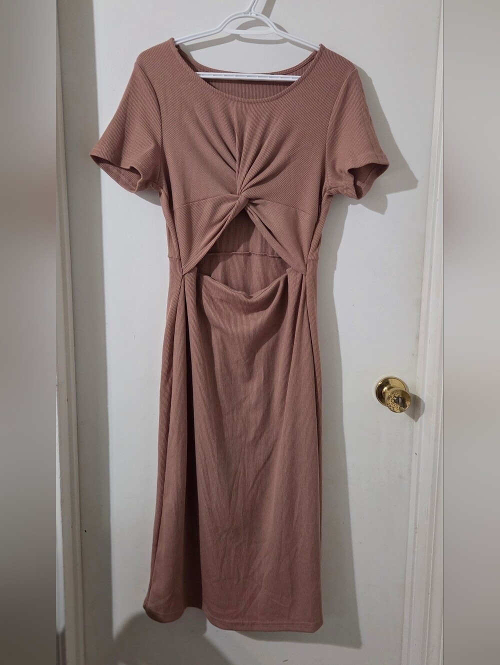 Doe & Rae Twist-Front Cutout Midi Dress in Mauve NWOT
